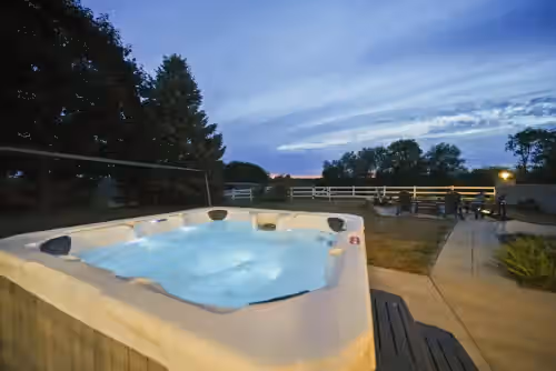 HUGE Crystal Lake 7 Acre Ranch w/Pool & Hot Tub, photo 2