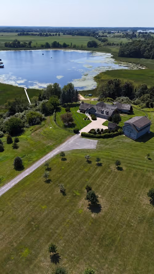 Secluded Lakefront Chalet, photo 2