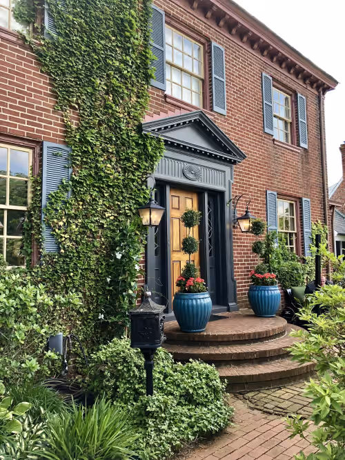 Amazing Colonial Home a Heart Beat from Colonial Williamsburg & William & Mary