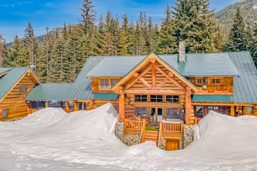Luxurious 6000-square-foot mountain estate on 10 acres with hot tub & firepit, photo 4