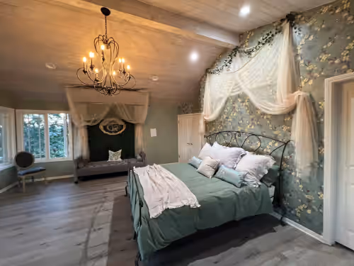Luxury vacation home, beautiful decor and views! natures 20 acre villa