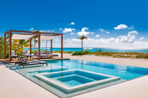 Modern beach house located on the exclusive Prince of Wales Drive