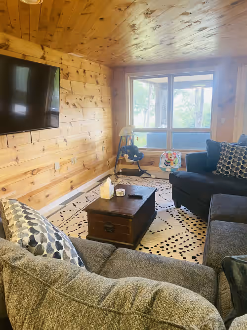 SPACIOUS Custom 5 Bed Home Minutes to Mt.Sunapee! Garage, Hot Tub, Game Room, photo 4
