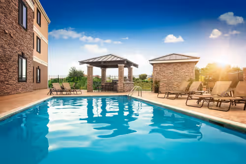 Complimentary Breakfast + Free Wi-Fi + Outdoor Pool | 30 Minutes from Six Flags!