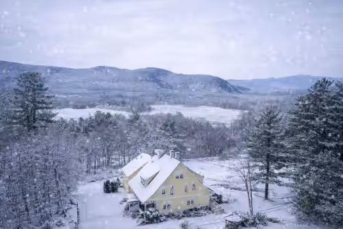 North Conway Getaway | Hot Tub, Pool & Sleeps 25!