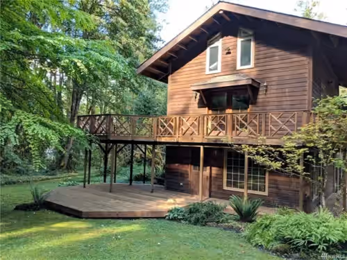 4,000 sq ft Mt. Baker Ski Lodge, sleeps 21, walk to town, brand new hot tub