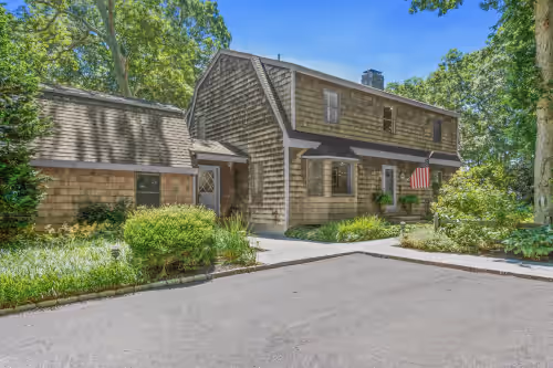 New To Market Farm House in Water Mill, photo 2