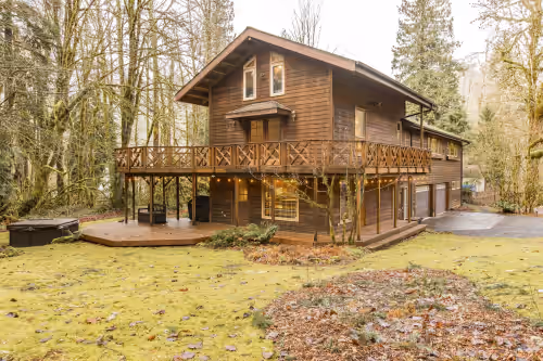 4,000 sq ft Mt. Baker Ski Lodge, sleeps 21, walk to town, brand new hot tub, photo 2