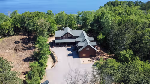 Stunning Lakefront Lodge On Castle Rock Lake! Perfect for Families or Retreats, photo 2