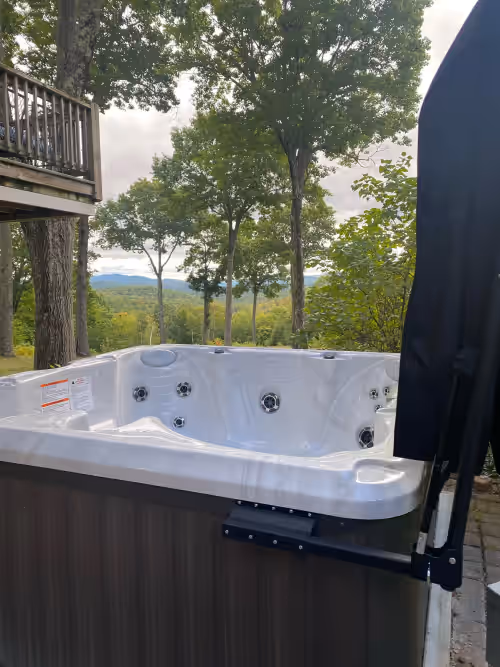 Property grounds at SPACIOUS Custom 5 Bed Home Minutes to Mt.Sunapee! Garage, Hot Tub, Game Room