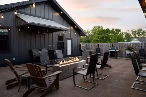 Barn Burner: Luxe Space for 29 ppl in Downtown Nashville, IN