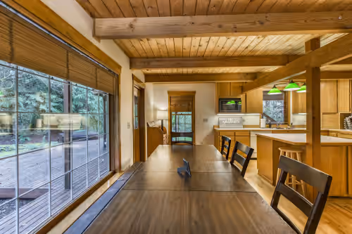 4,000 sq ft Mt. Baker Ski Lodge, sleeps 21, walk to town, brand new hot tub, photo 3