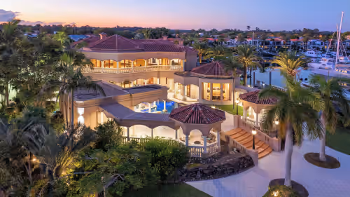 Bellagio Gold Coast / Luxury Mansion Waterfront