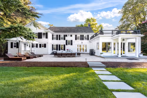 Resort Style Escape in Bellport Village! Pool, Spa, Sauna, Fire Pit & Game Room, photo 2