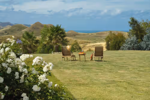 Cape South Estate lawn with view to ocean