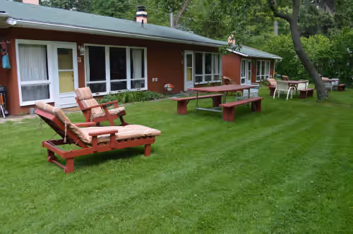 *SPRING DISCOUNT!* Right on Lake Michigan! Large 2 acre yard and private beach
