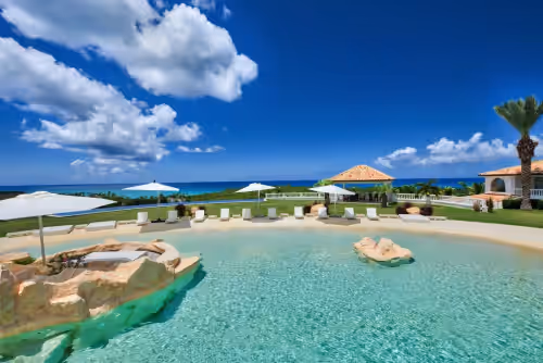 Luxurious 7 bedroom villa with staff, gym, private pool and beach