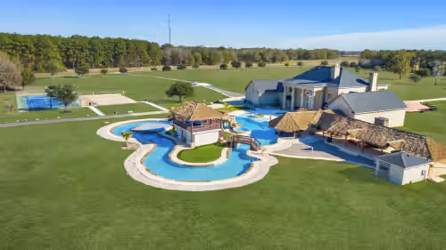 100+ acres sleeps 30, pool, lazy river, hot tub, bball, tennis, and more