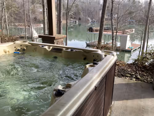 Ideal location, Lakefront, Hot Tub, 2 Story Dock, 2 kitchens, 2 Ice Maker, photo 3
