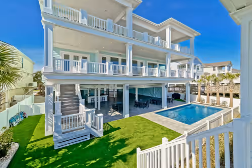 Oceanfront • Wedding Friendly • Heated* Pool • Tiki Bar • Elevator