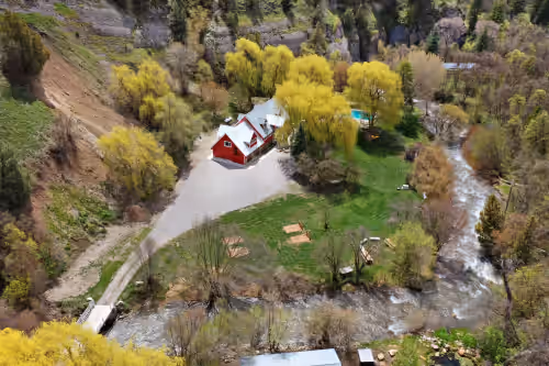 3 Acres of Family Reunion Bliss. Sleeps 50. Private Pool. Available Summer 2026, photo 2