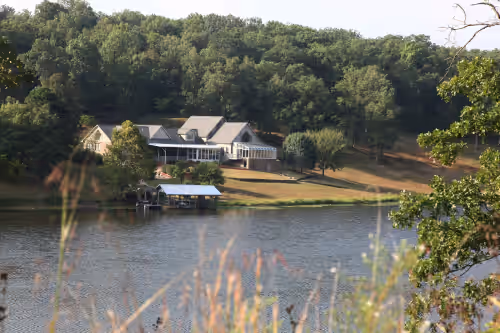 Family-Friendly Lakeside Resort-like Home for Reunions, Retreats & Large Groups