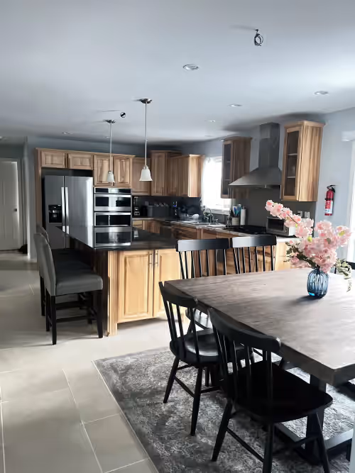 Dining at Comfortable and Spacious Home: Entertainment room, Gym + large deck and patio