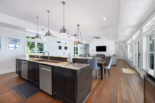 Wine Down: Your Southern-Style Waterfront Getaway on Lake Anna's Private Side, photo 3